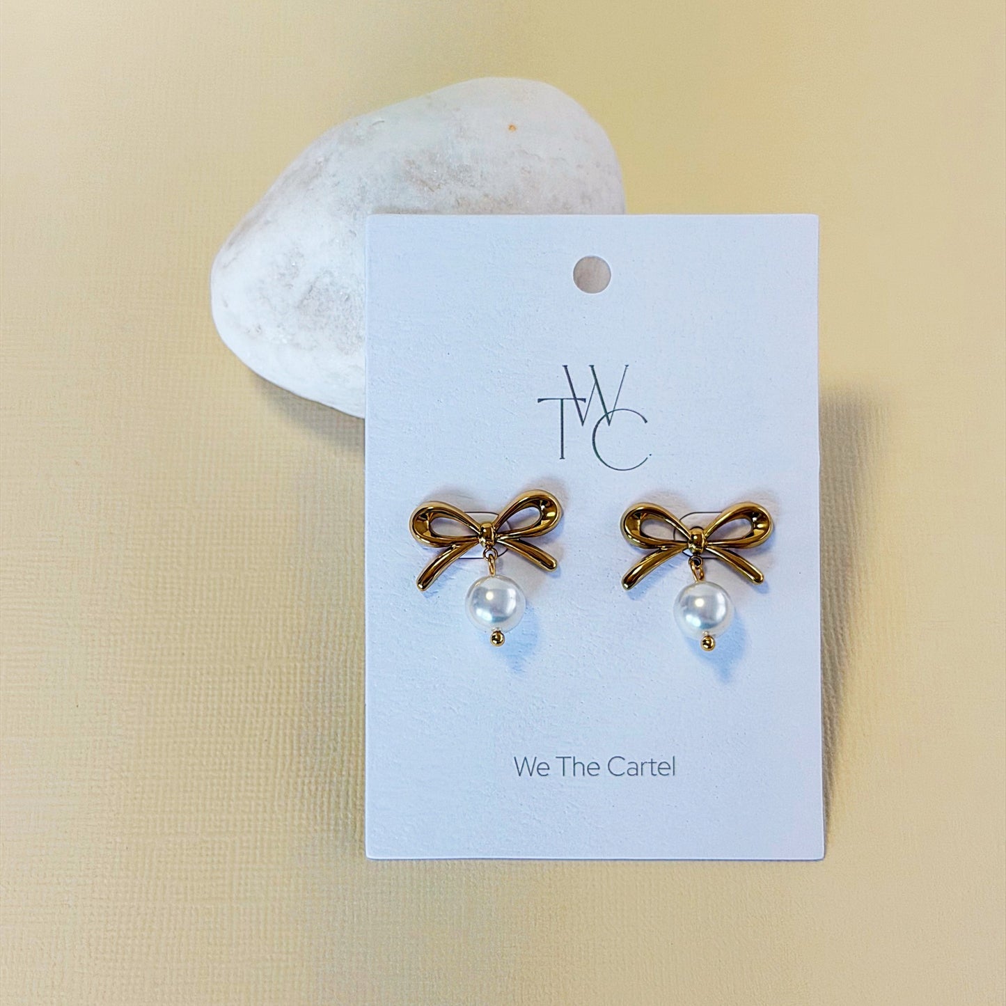 820 |  MINNIE BOW PEARL EARRINGS | GOLD