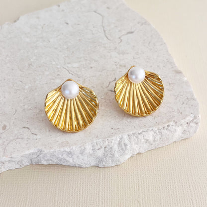 691 | CLAM PEARL EARRINGS  | GOLD