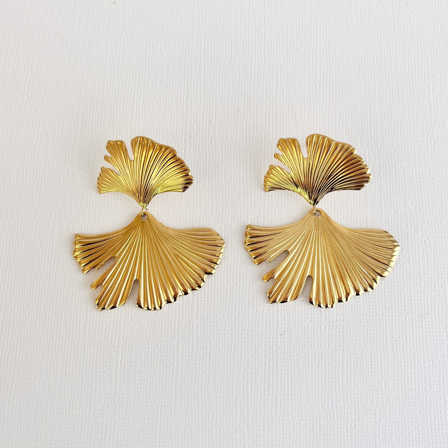 581 | CORAL FAN EARRINGS | GOLD