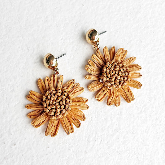 564 | DAFFODIL EARRINGS | NATURAL