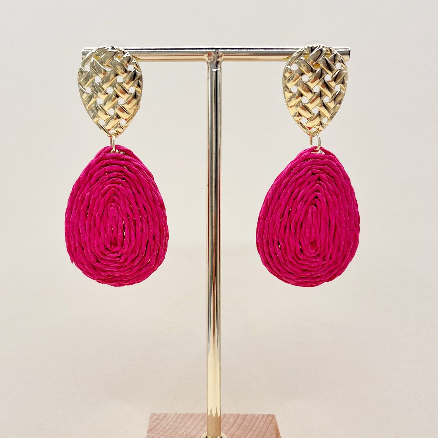 578 | DELTA EARRINGS | HOT PINK