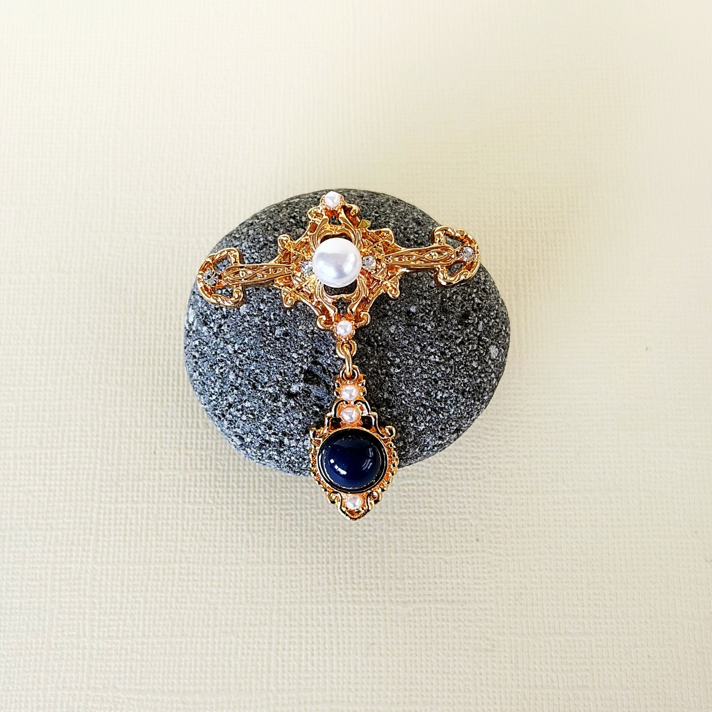 813 | GILBERT BROOCH | GOLD