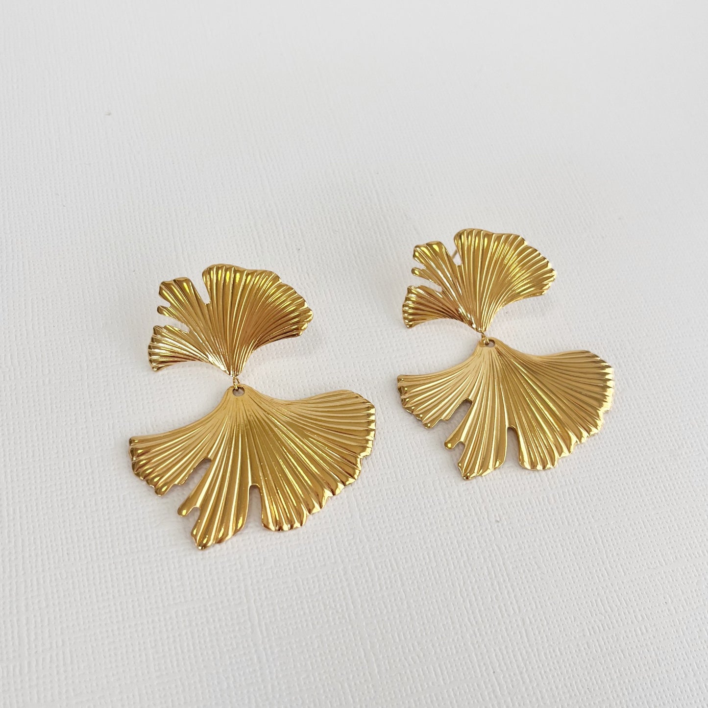 581 | CORAL FAN EARRINGS | GOLD