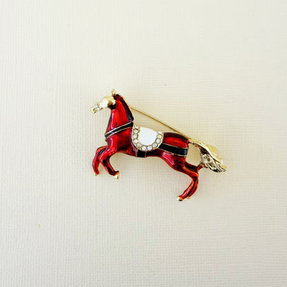 850 | THE HORSE BROOCH | RED