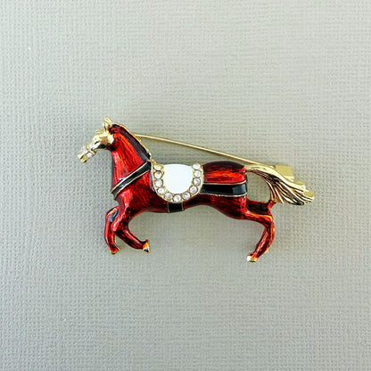 850 | THE HORSE BROOCH | RED