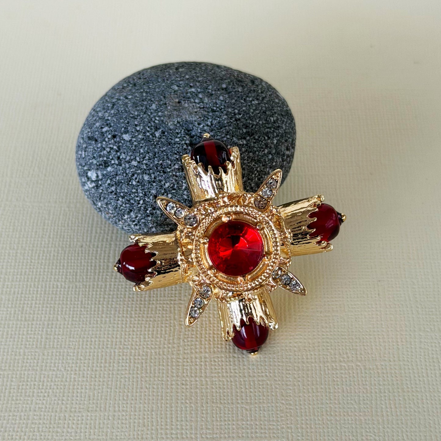 811 | HUBERT BROOCH | RUBY RED