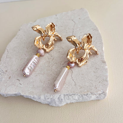 692 | IRIS FLOWER WITH BAROQUE PEARL EARRINGS