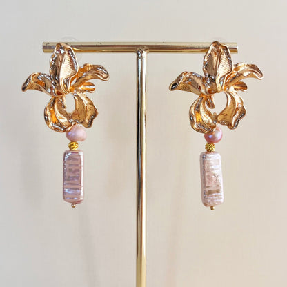 692 | IRIS FLOWER WITH BAROQUE PEARL EARRINGS