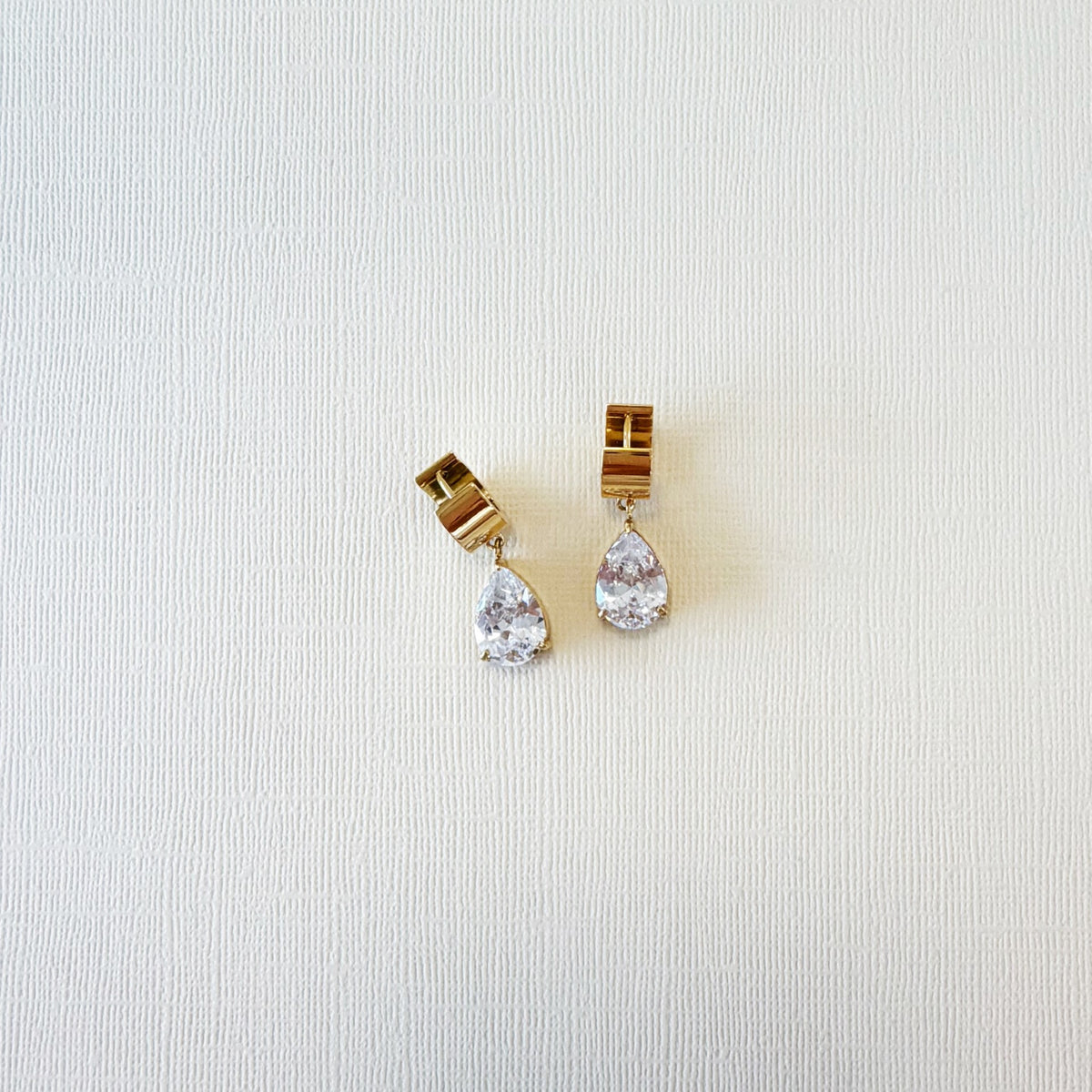 881 | JACQUELINE PEAR-CUT EARRINGS | GOLD