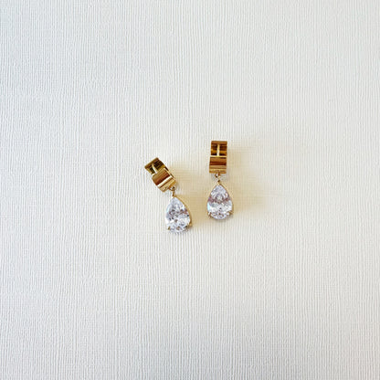 881 | JACQUELINE PEAR-CUT EARRINGS | GOLD