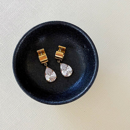881 | JACQUELINE PEAR-CUT EARRINGS | GOLD