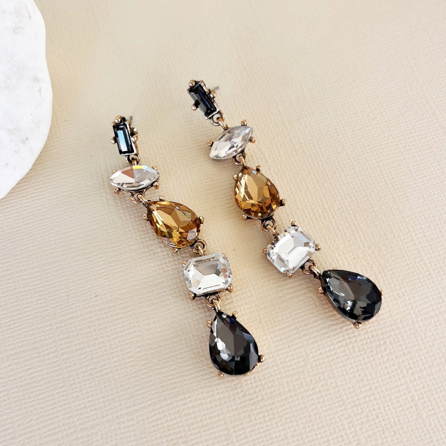 476 | KENDAL EARRINGS | SMOKE