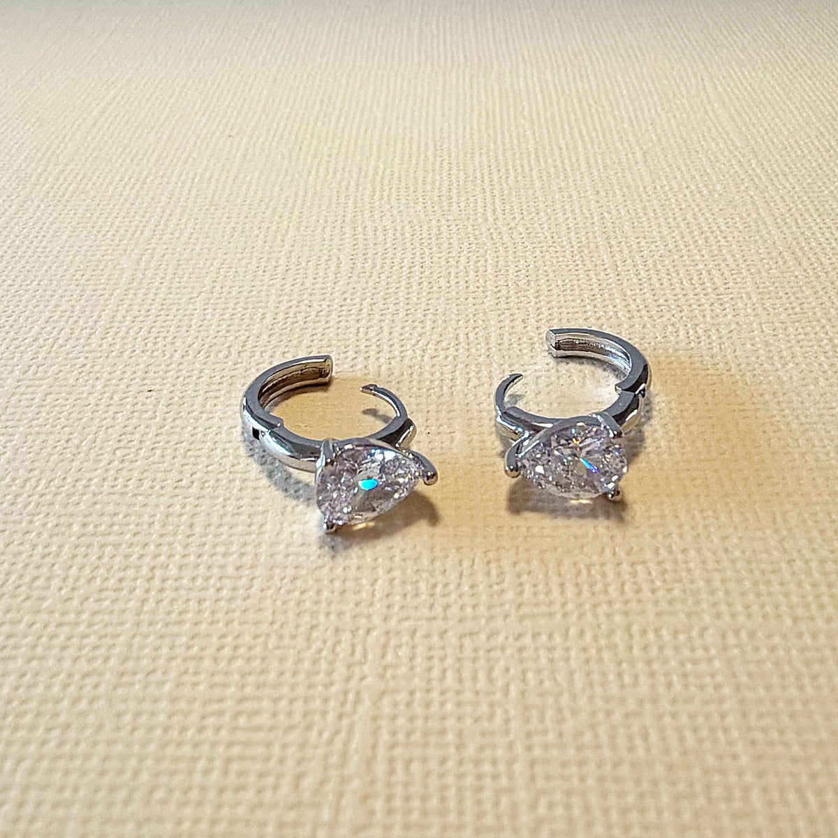 879 | KRISTEN PEAR-CUT HUGGIES | SILVER