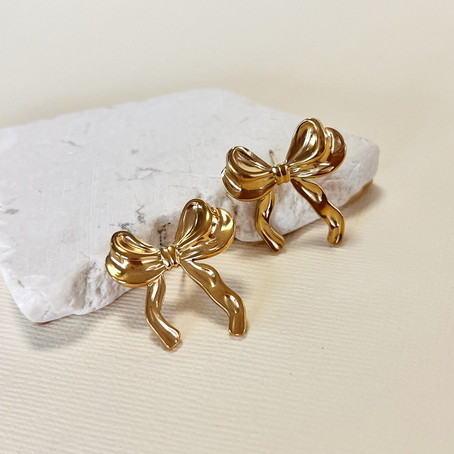 775 | LAURA BOW EARRINGS | GOLD