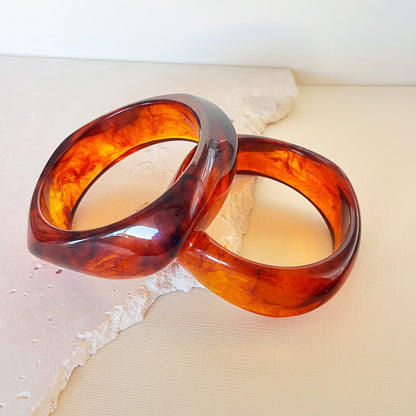 777 | LOUIE RESIN BANGLE | AMBER MARBLE