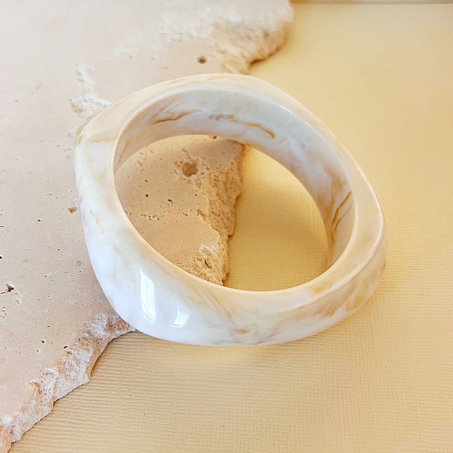 779 | LOUIE RESIN BANGLE | CREAM MARBLE
