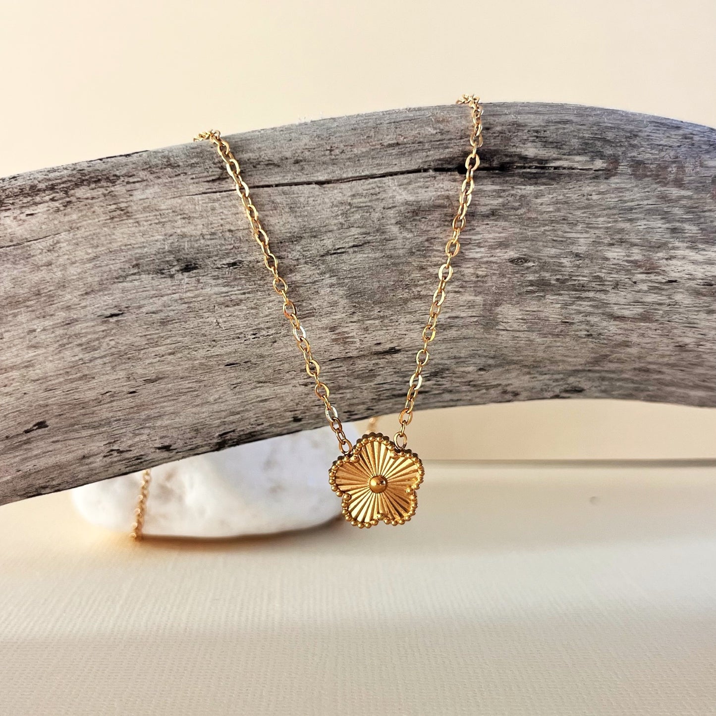 750 | MAISON FLOWER NECKLACE | GOLD
