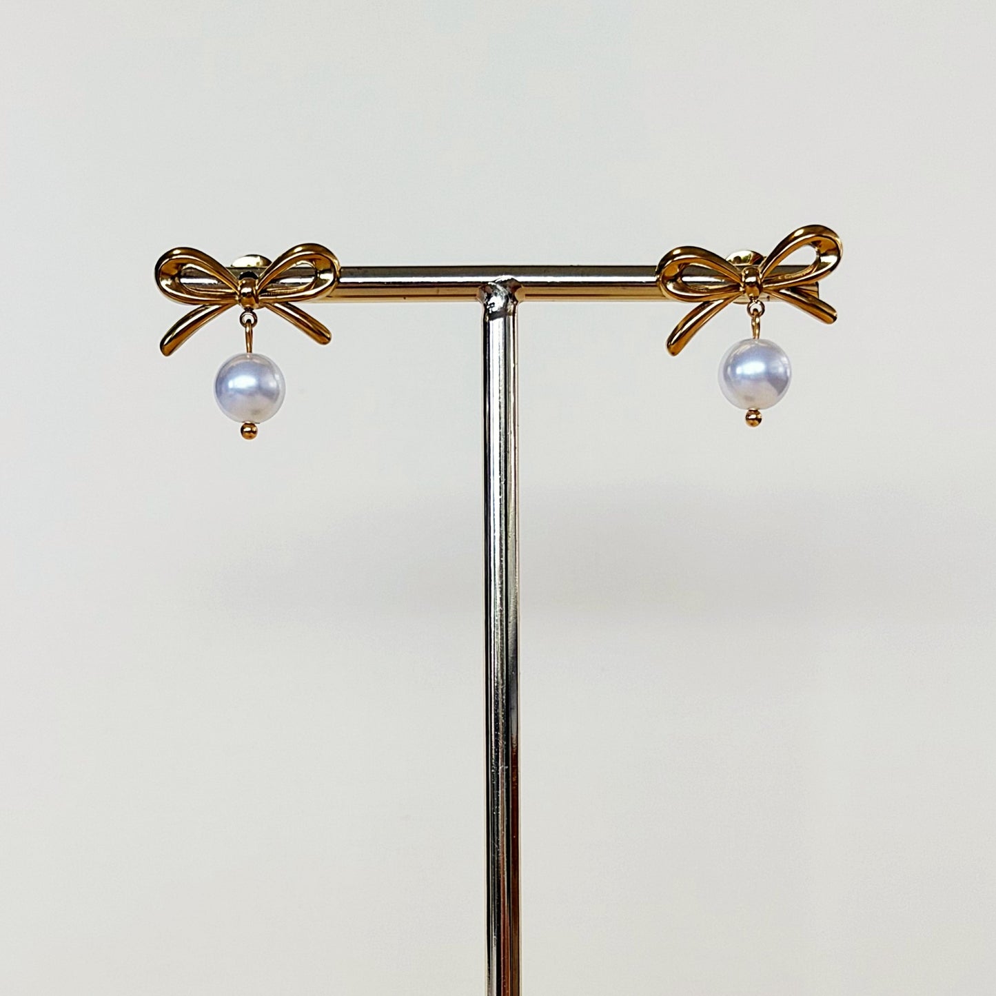 820 |  MINNIE BOW PEARL EARRINGS | GOLD