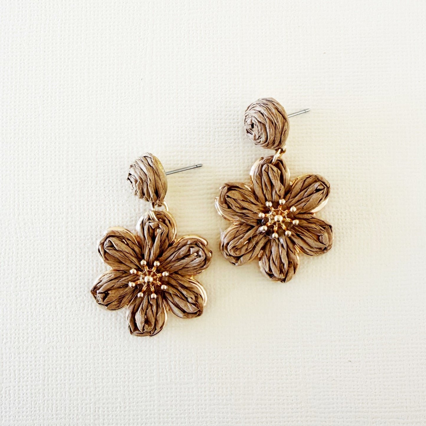 860 | NELLIE FLOWER EARRINGS | TAN
