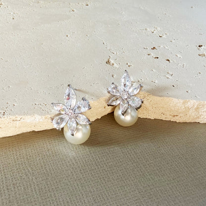 843 | NEVE PEARL EARRINGS | SILVER