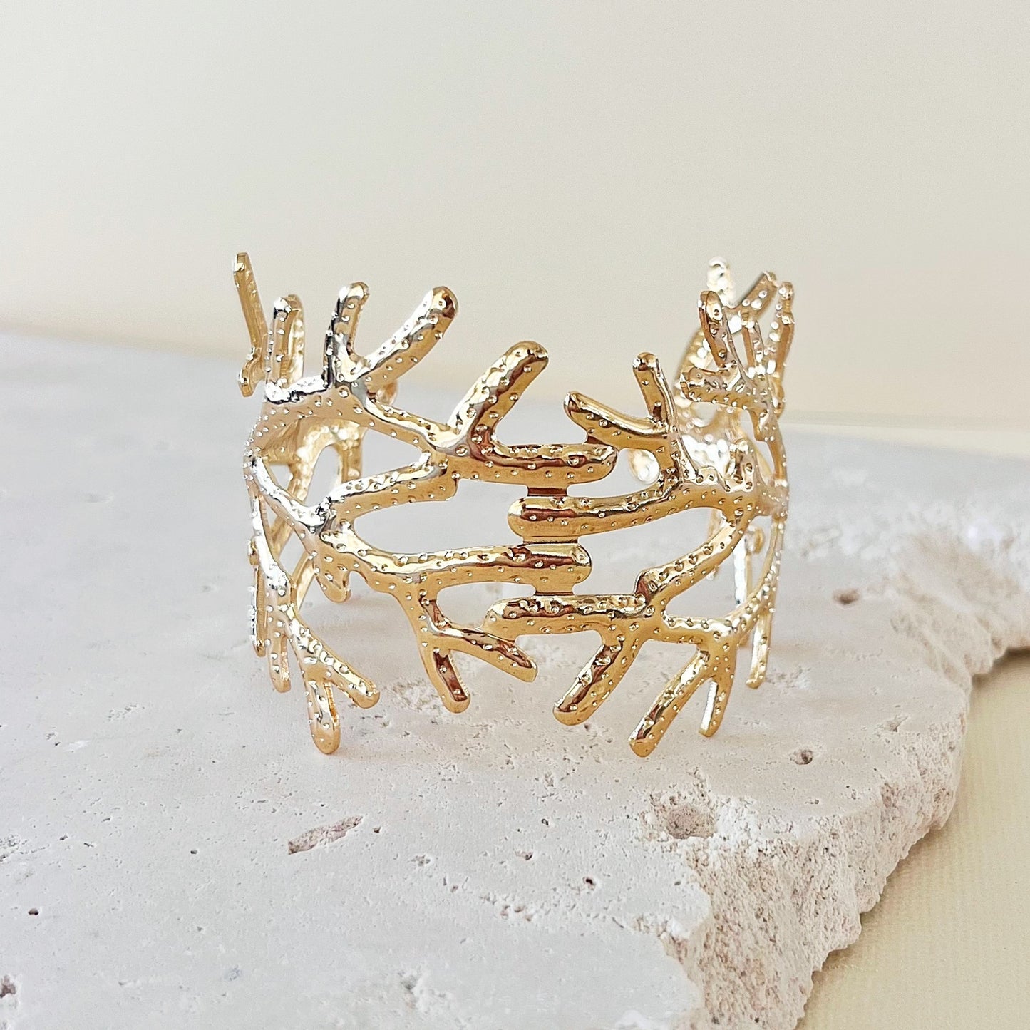 772 | PANDORA CUFF | GOLD