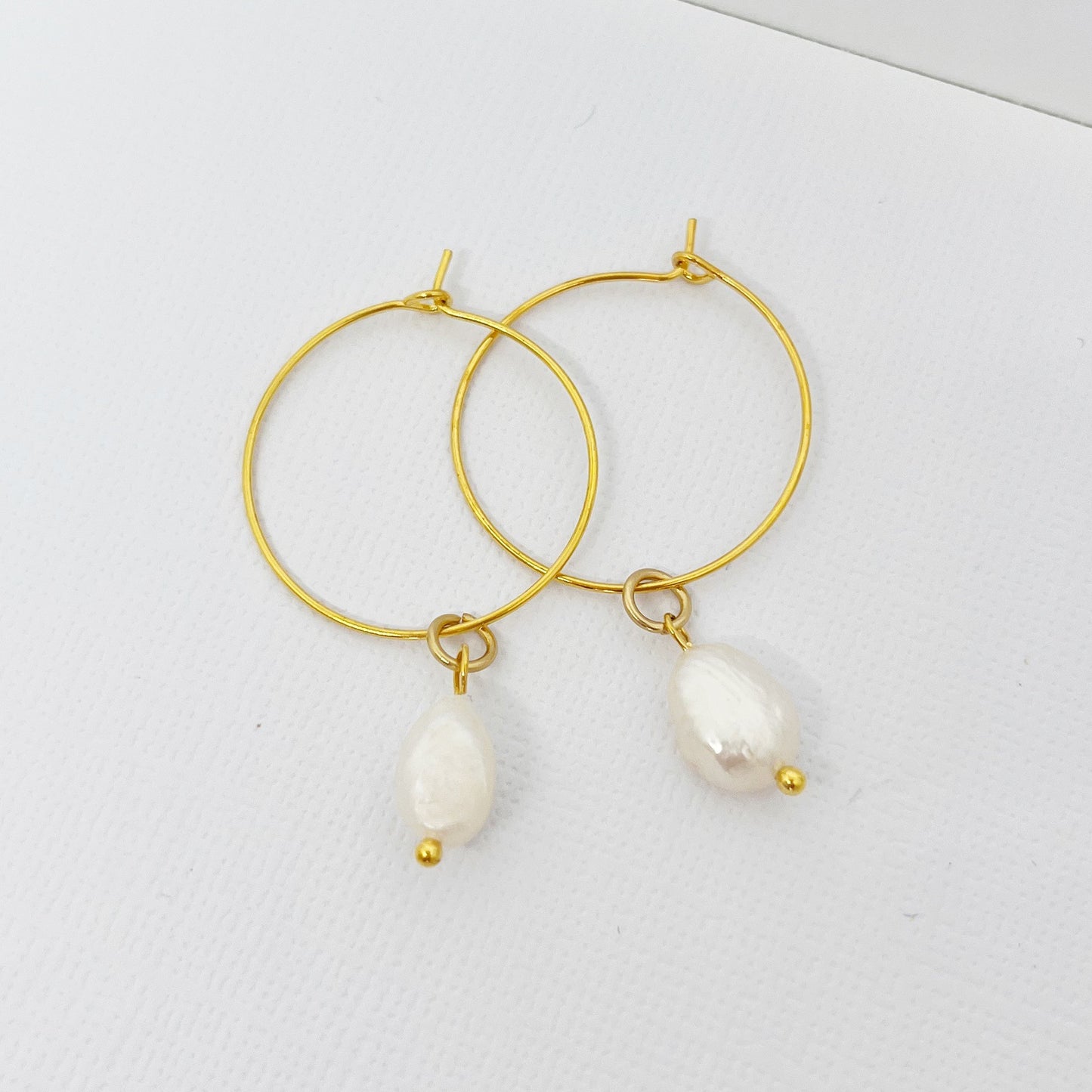 512 | FRESHWATER PEARL HOOP EARRINGS