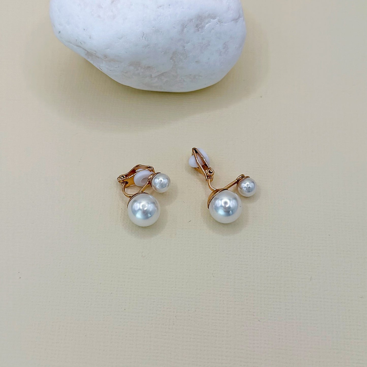 827 | POLLY CLIP ON PEARL EARRINGS | GOLD