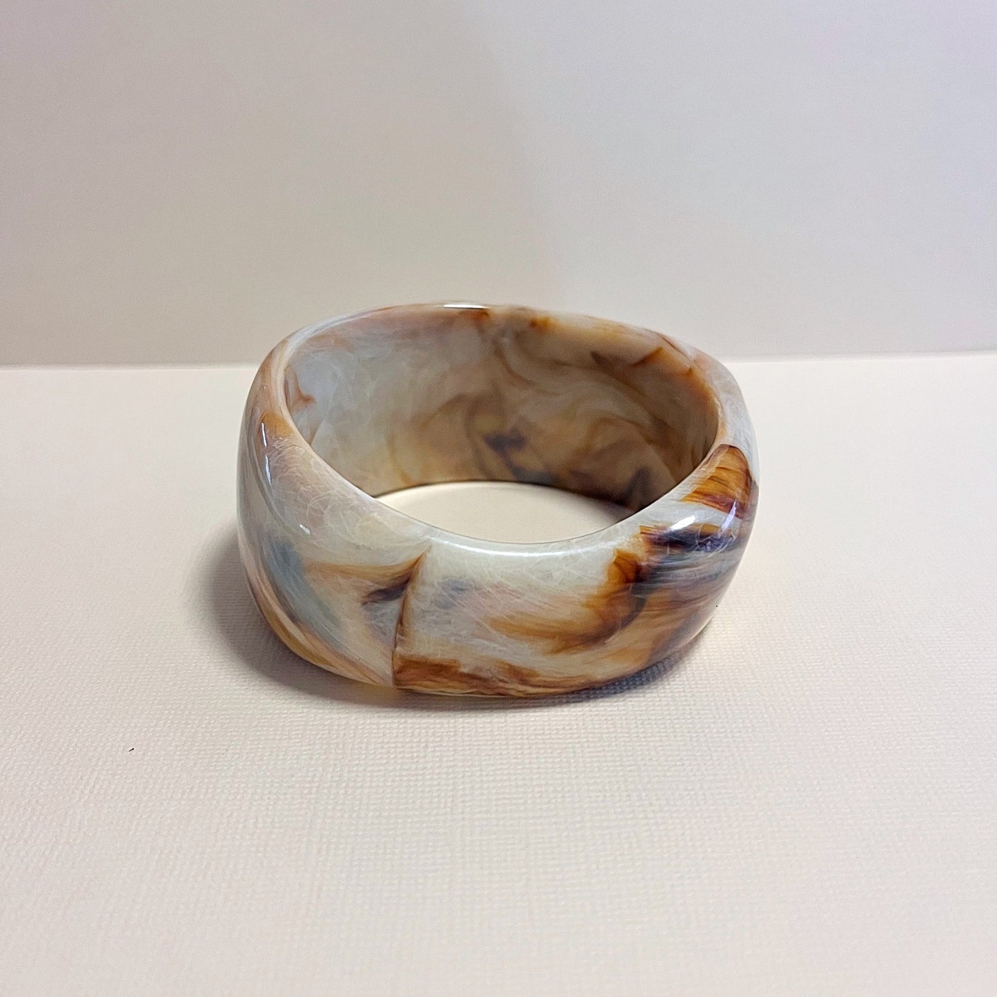 783 | RUE RESIN BANGLE | CHOC-CARAMEL SWIRL