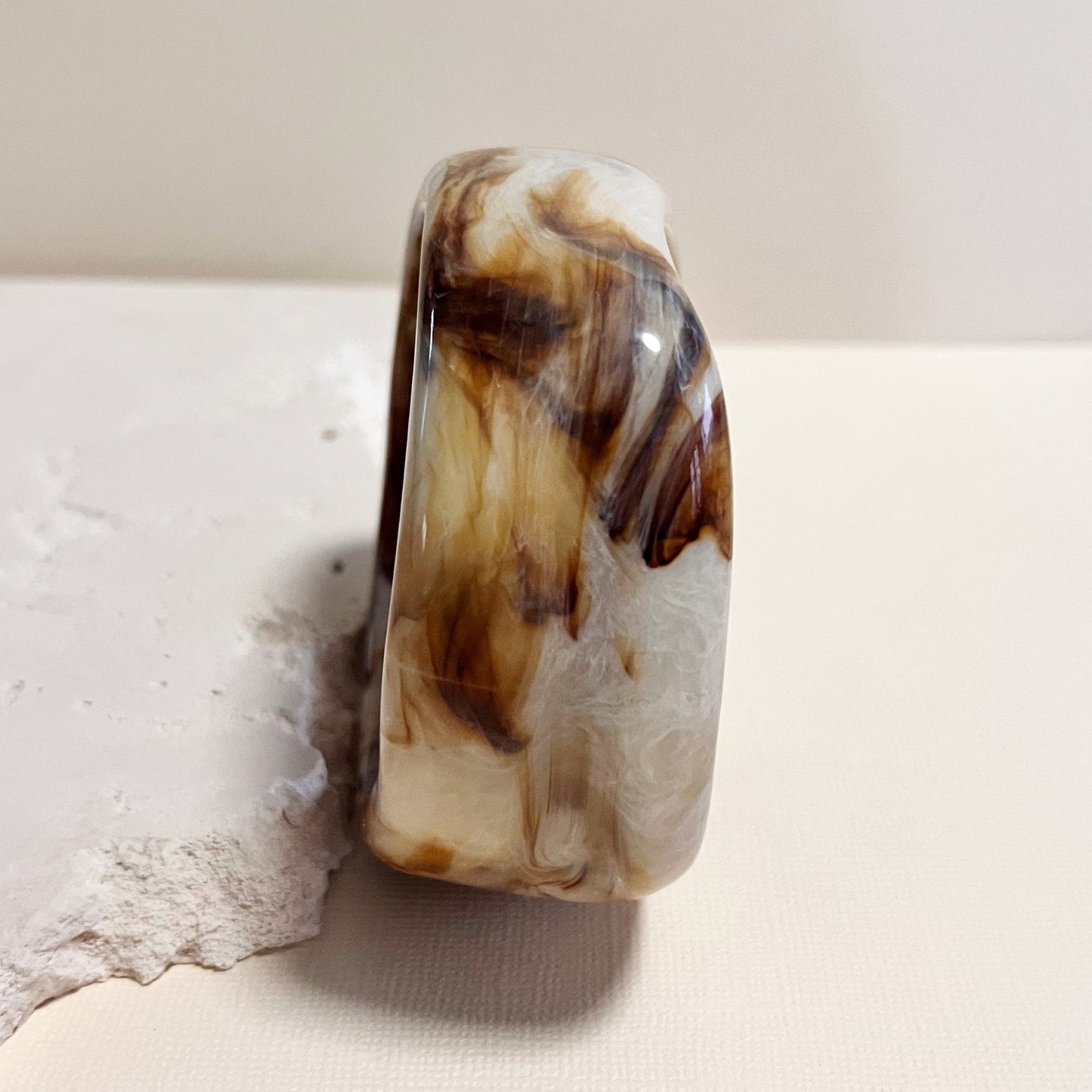 783 | RUE RESIN BANGLE | CHOC-CARAMEL SWIRL