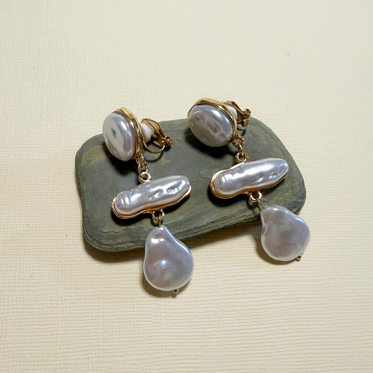 822 | SHIRLEY CLIP ON PEARL EARRINGS