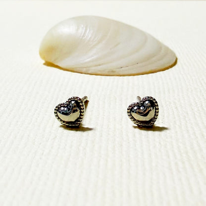 849 | TINY HEART EARRINGS | CARTEL KISSES