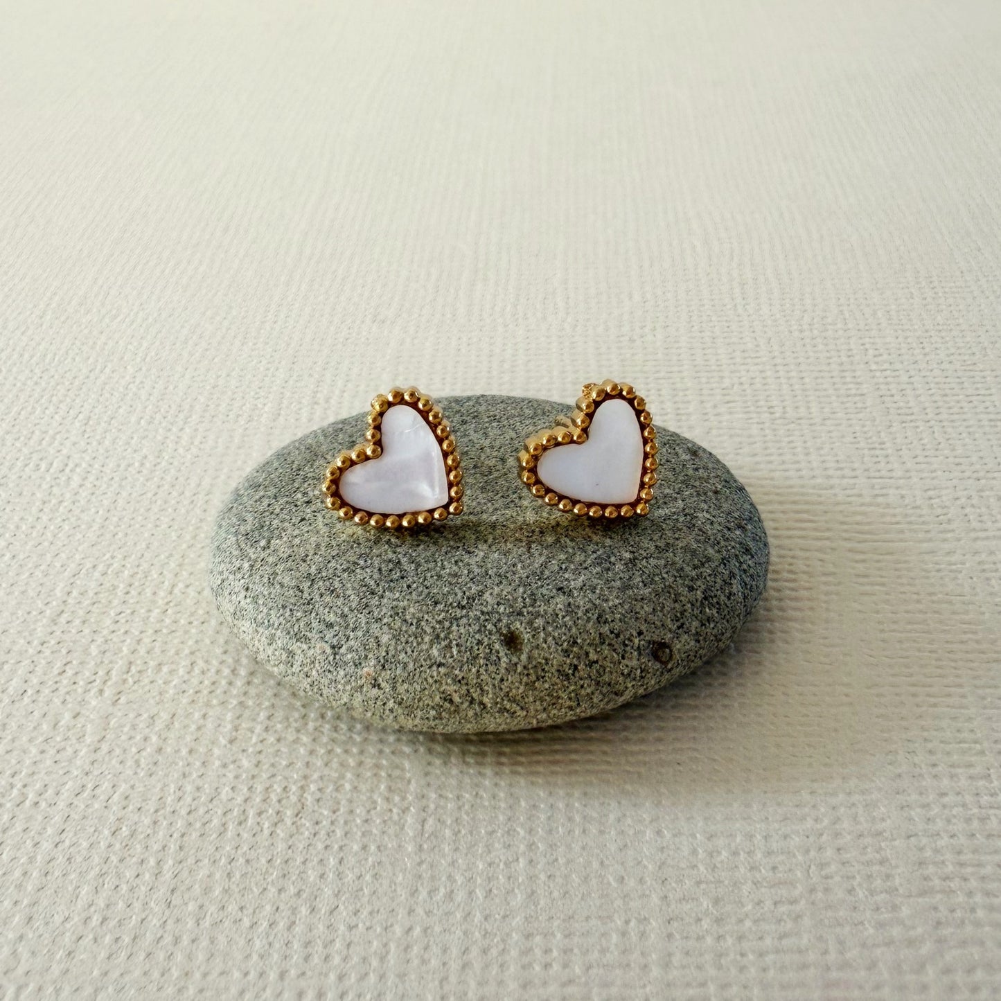 839 | SYLVIE WHITE LOVE HEART EARRINGS | CARTEL KISSES