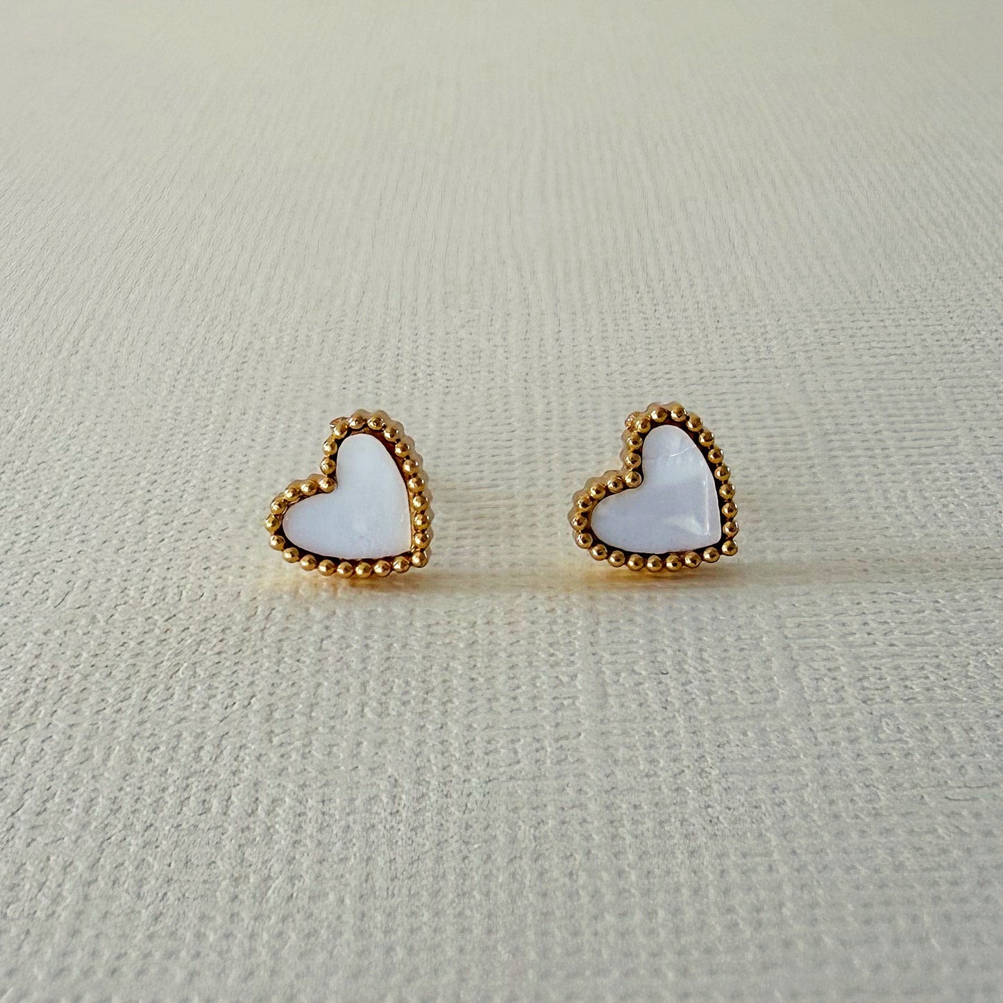 839 | SYLVIE WHITE LOVE HEART EARRINGS | CARTEL KISSES
