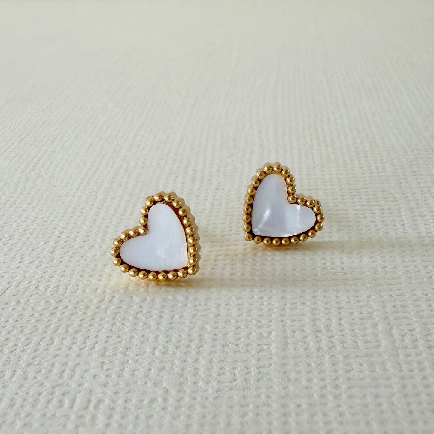 839 | SYLVIE WHITE LOVE HEART EARRINGS | CARTEL KISSES
