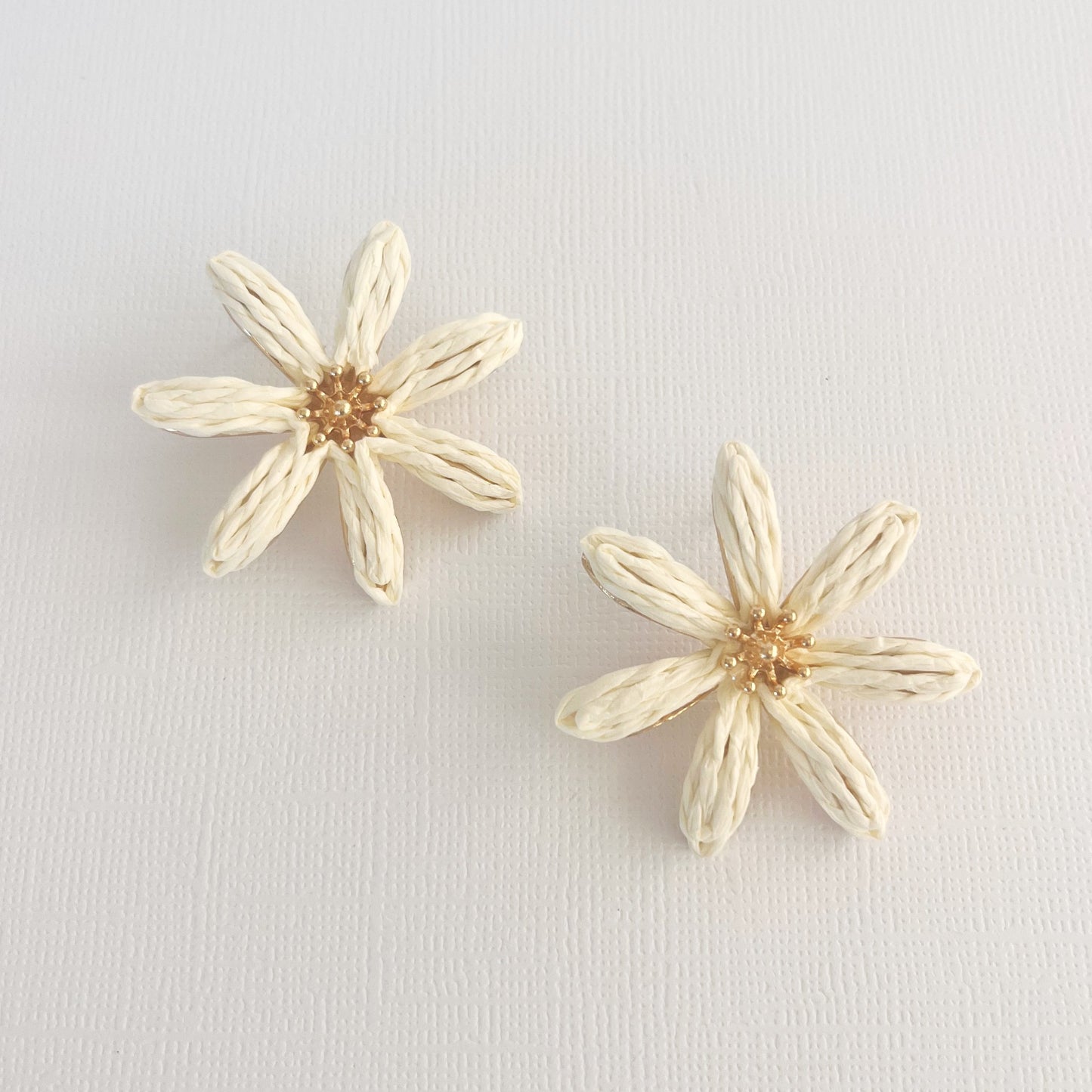 710 | TAHITIAN GARDENIA EARRINGS | IVORY