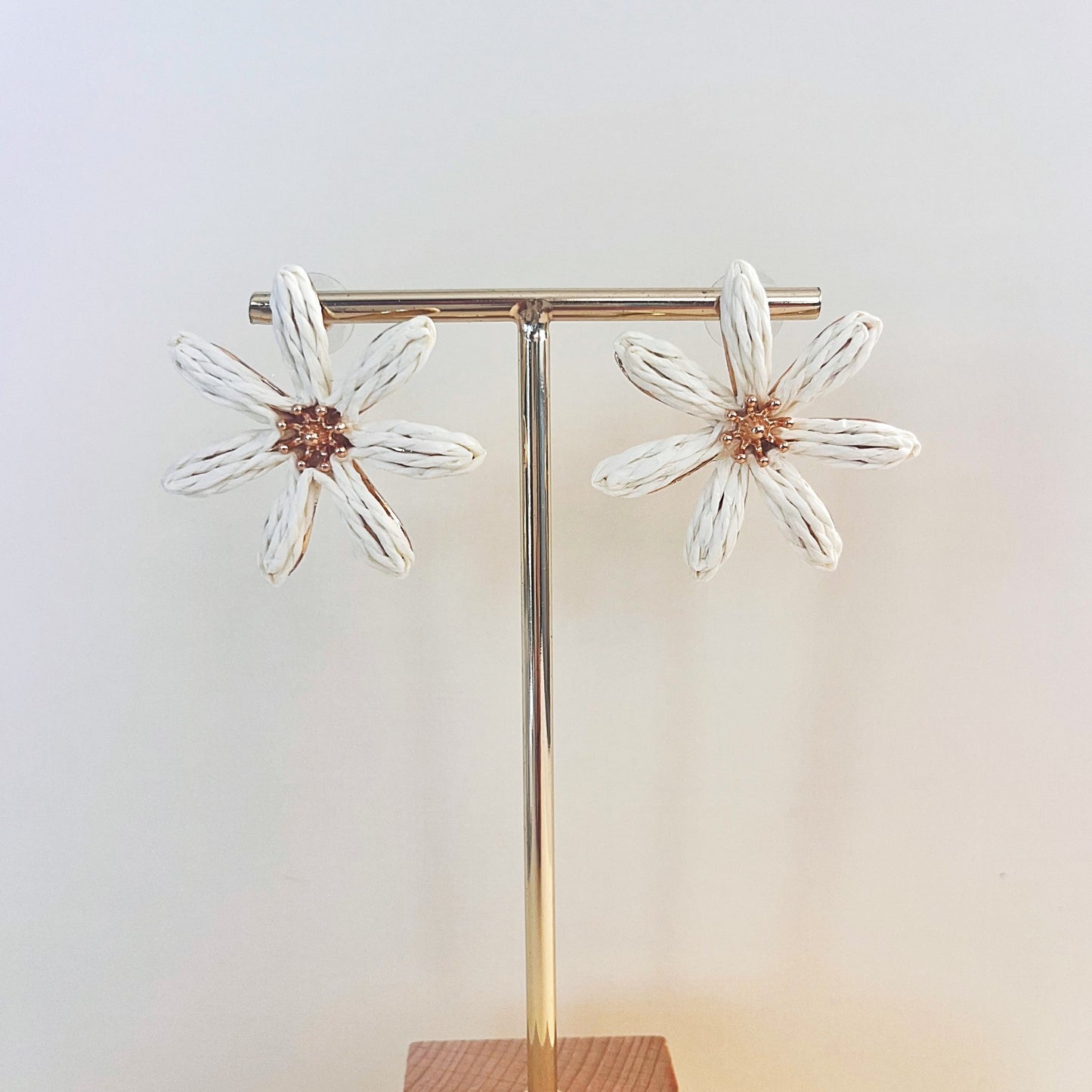 710 | TAHITIAN GARDENIA EARRINGS | IVORY