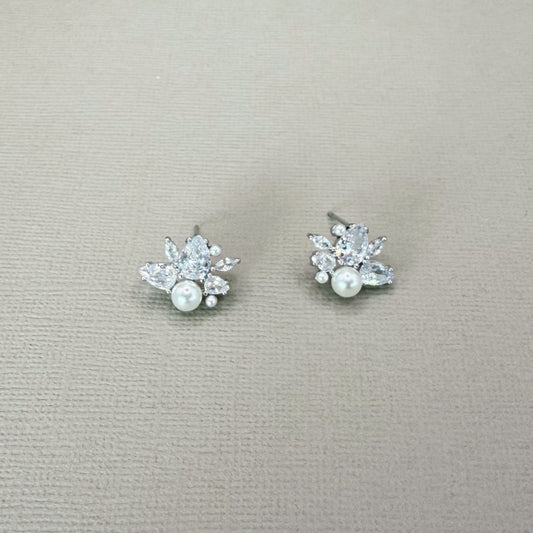 825 | TWILA EARRINGS | PEARL SILVER