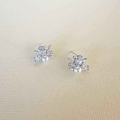 825 | TWILA EARRINGS | PEARL SILVER