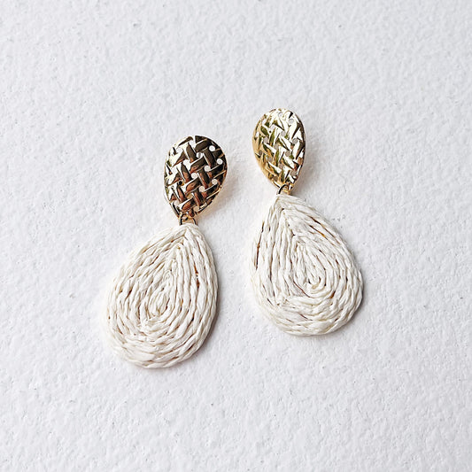 560 | DELTA EARRINGS | WHITE