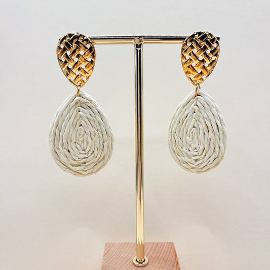 560 | DELTA EARRINGS | WHITE