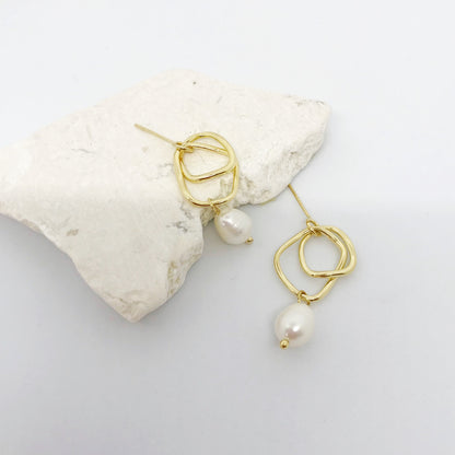 137 | ISLA FRESHWATER PEARL EARRINGS