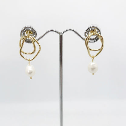 137 | ISLA FRESHWATER PEARL EARRINGS